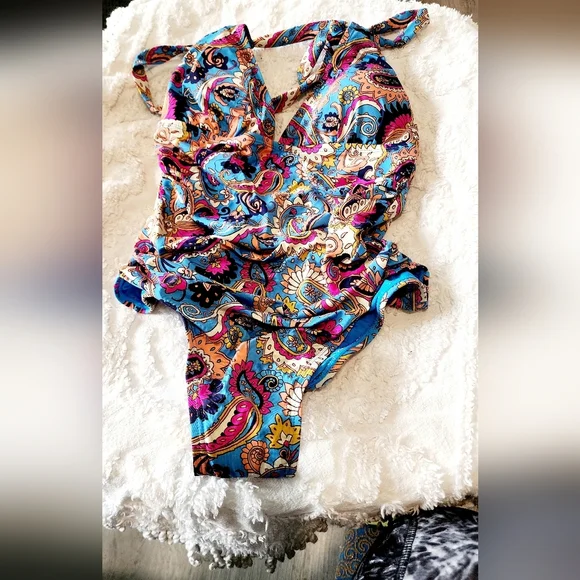 Lucky Brand Poolside Charm Women's Multicolor Paisley OnePiece Swimsuit NWT MED - Picture 4 of 5
